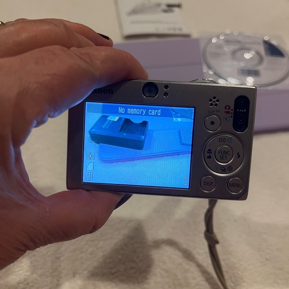 Canon PowerShot SD1000 7.1MP Digital Elph Camera with 3x Optical Zoom - Picture 8 of 12